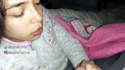 ME TRAGO TODA LA LECHE ACUMULADA DE MI MARIDO - MOSTRANDO LA LENGUA CON SEMEN