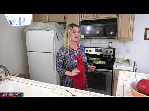 ❤️ Madrastra ordeñándole en la cocina antes de su cita ❤ Putas en es.purchasexz.top ❌️